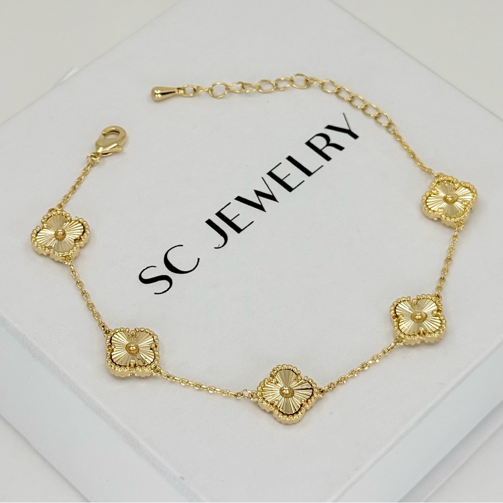 Gold Clover Bracelet | Small Clovers Double Sided | Dainty Jewelry